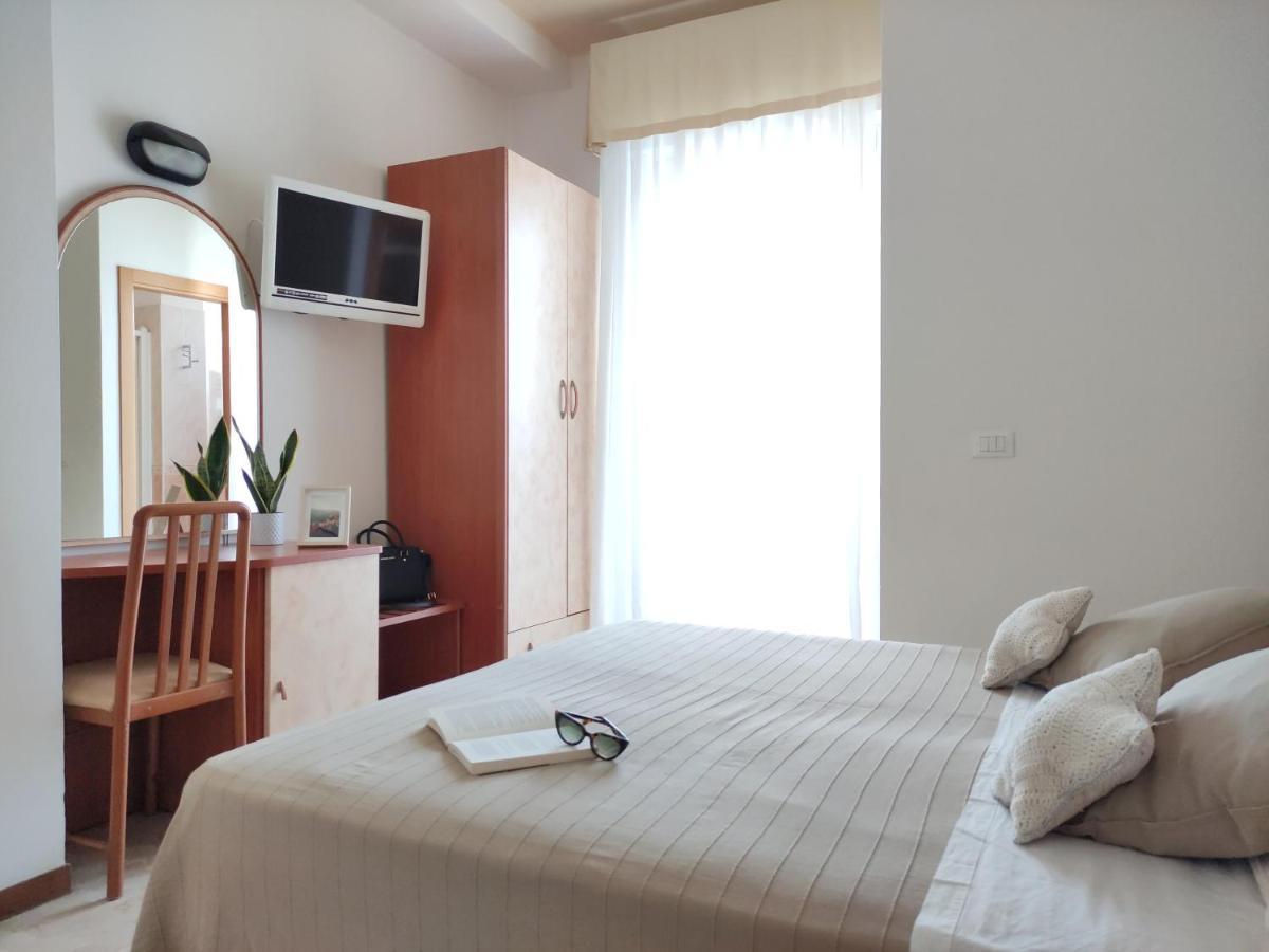 Hotel Galassia Rimini Buitenkant foto