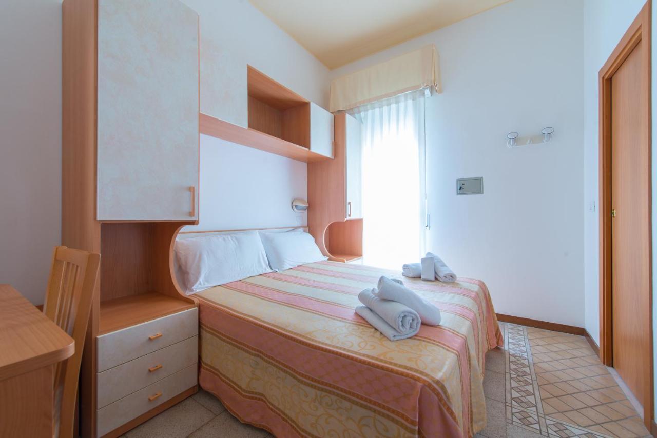Hotel Galassia Rimini Buitenkant foto