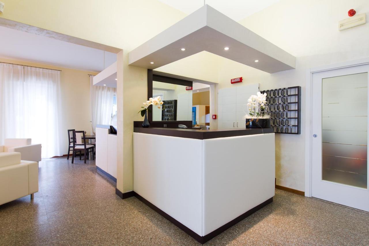 Hotel Galassia Rimini Buitenkant foto