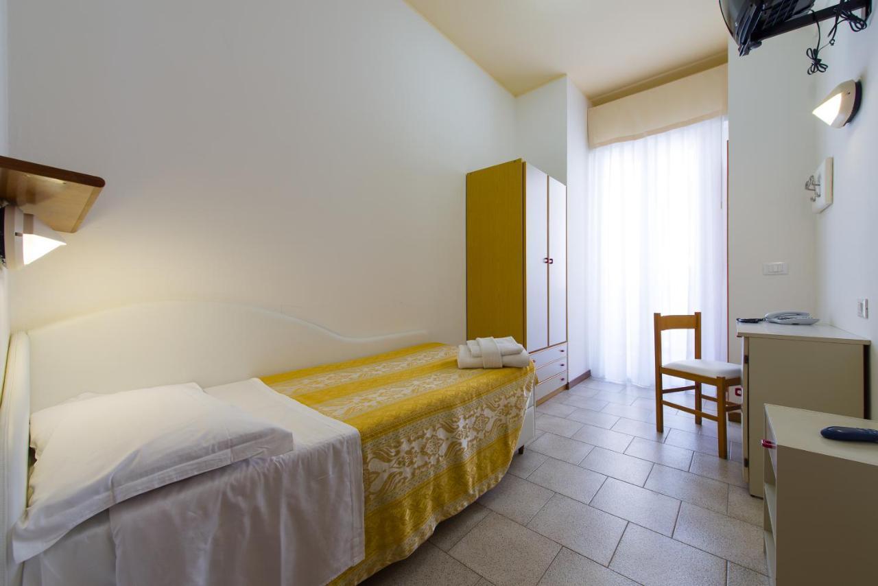 Hotel Galassia Rimini Buitenkant foto