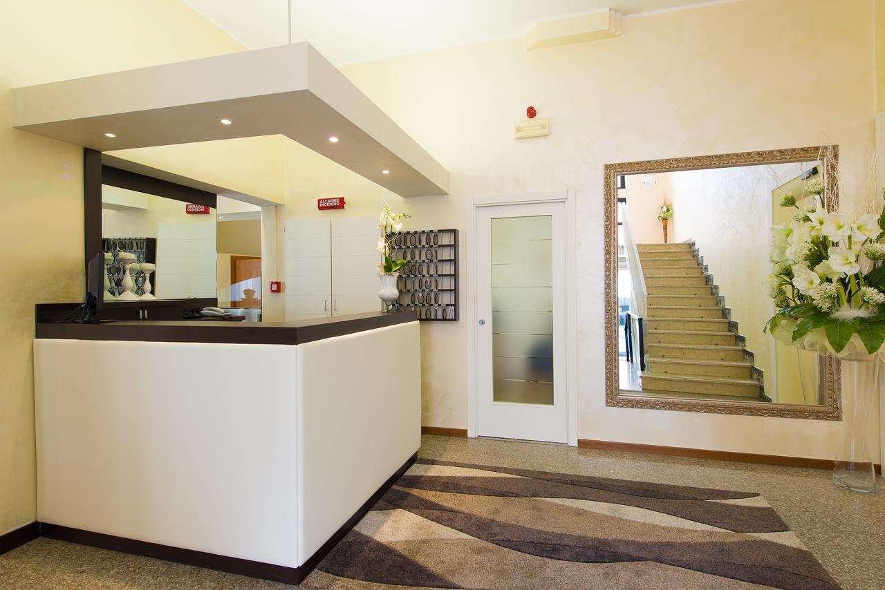 Hotel Galassia Rimini Buitenkant foto